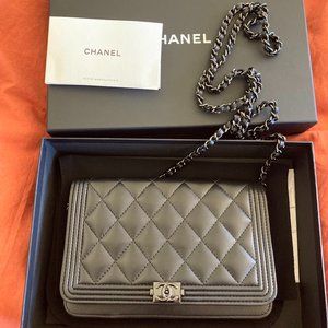 CHANEL black quilted leather crossbody bag